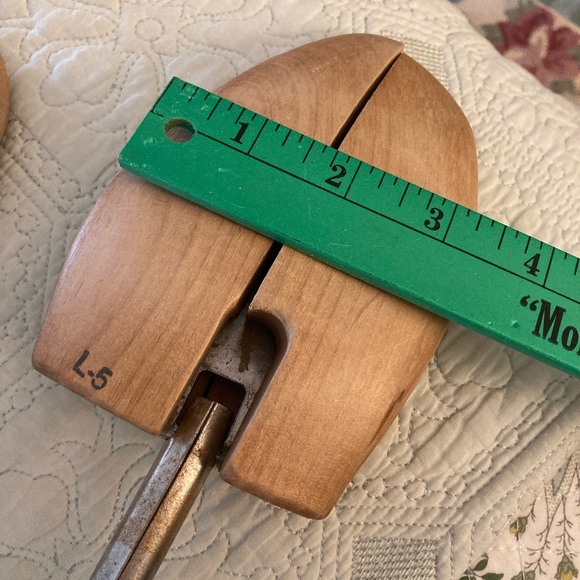 Wood Adjustable Shoe Trees Just Push Split In Middle for Perfect Fit - Picture 6 of 6